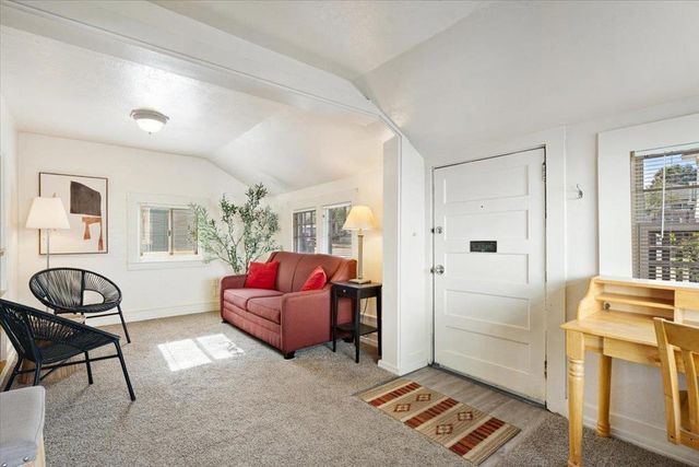 208 Mountain View Avenue, Santa Cruz, CA 95062