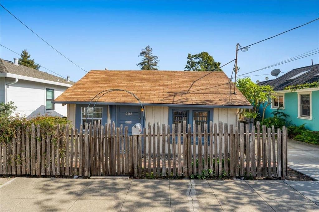 208 Mountain View Avenue, Santa Cruz, CA 95062