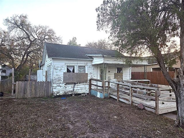 515 E Henrietta Ave, Kingsville, TX 78363