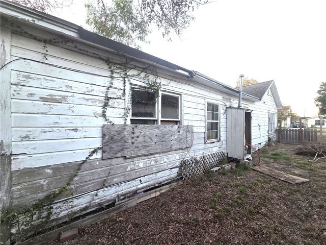 515 E Henrietta Ave, Kingsville, TX 78363