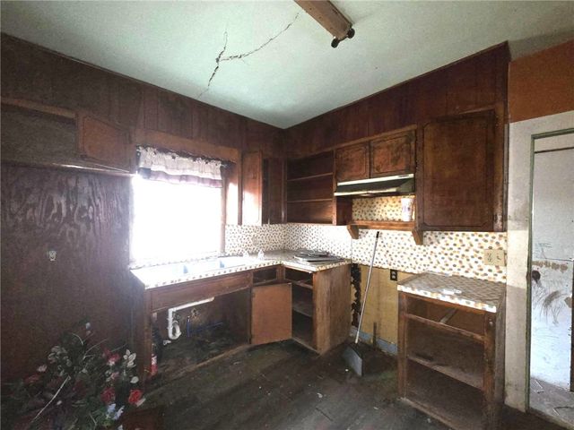 515 E Henrietta Ave, Kingsville, TX 78363