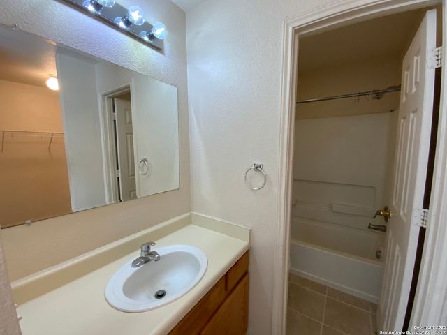 8915 Maverick Draw, San Antonio, TX 78250