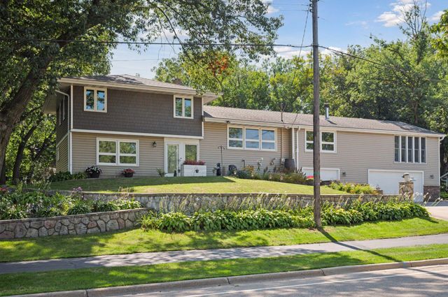 4415 Victoria Street N, Shoreview, MN 55126