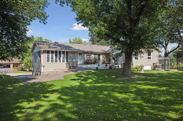 4415 Victoria Street N, Shoreview, MN 55126