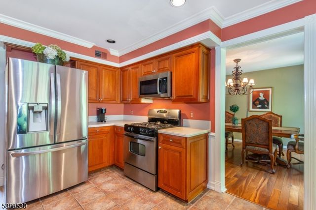 8 Tomahawk Dr, Wayne Twp., NJ 07470