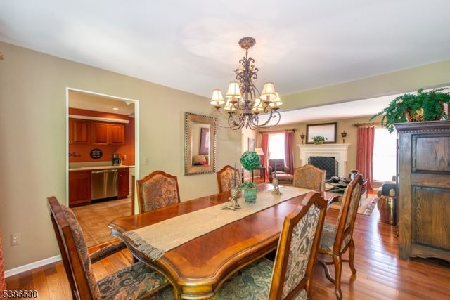 8 Tomahawk Dr, Wayne Twp., NJ 07470