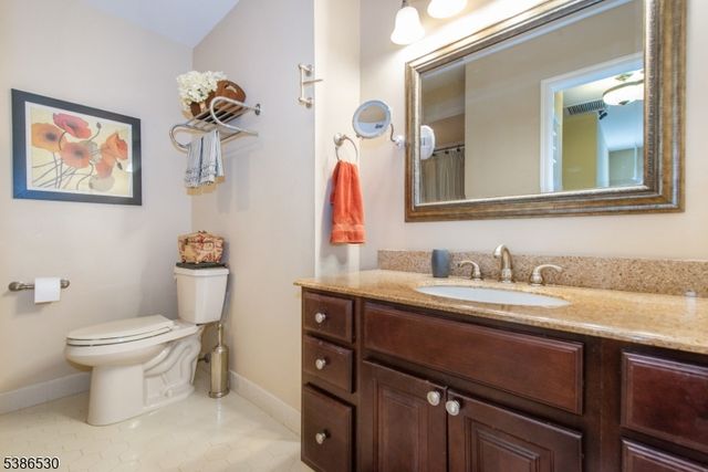 8 Tomahawk Dr, Wayne Twp., NJ 07470