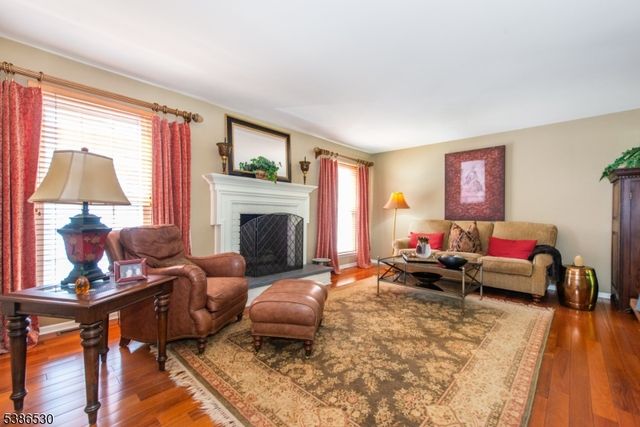 8 Tomahawk Dr, Wayne Twp., NJ 07470