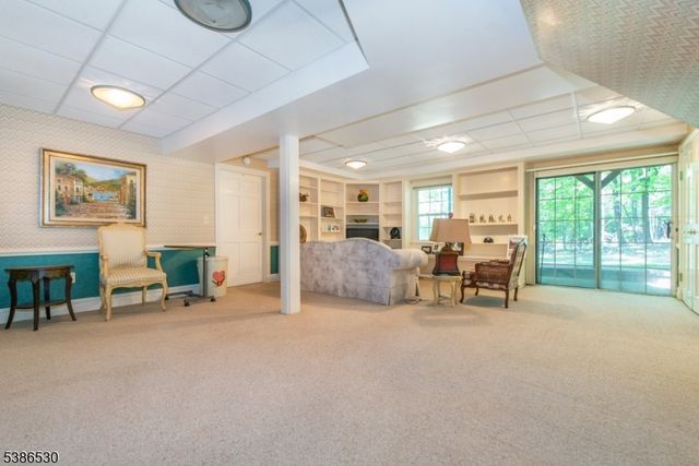 8 Tomahawk Dr, Wayne Twp., NJ 07470