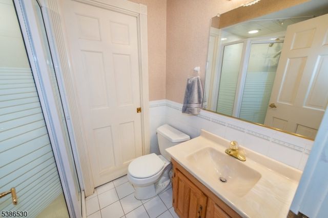 8 Tomahawk Dr, Wayne Twp., NJ 07470