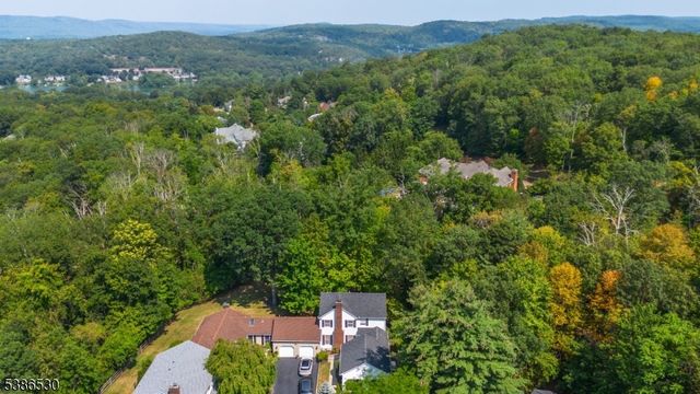 8 Tomahawk Dr, Wayne Twp., NJ 07470