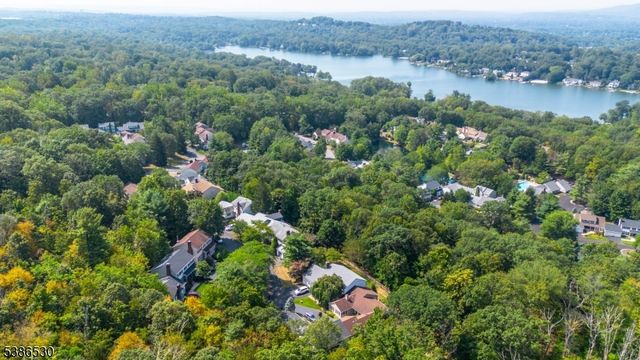 8 Tomahawk Dr, Wayne Twp., NJ 07470