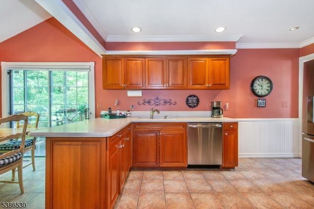 8 Tomahawk Dr, Wayne Twp., NJ 07470