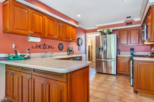 8 Tomahawk Dr, Wayne Twp., NJ 07470