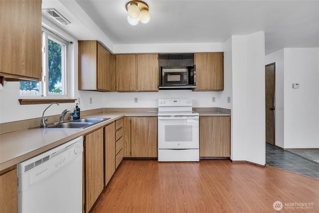 1204 31st St NE, Auburn, WA 98002
