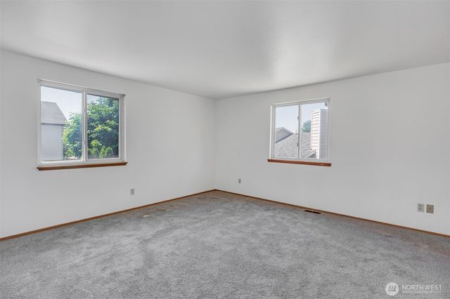 1204 31st St NE, Auburn, WA 98002
