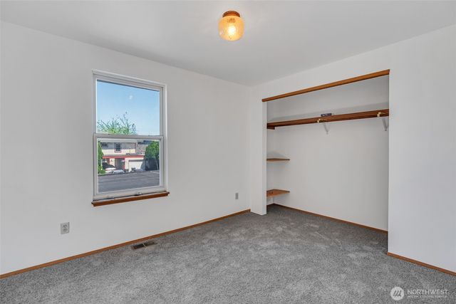 1204 31st St NE, Auburn, WA 98002