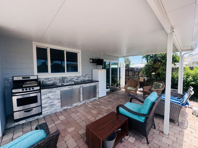 3718 COCONUT Road A, Palm Springs, FL 33461