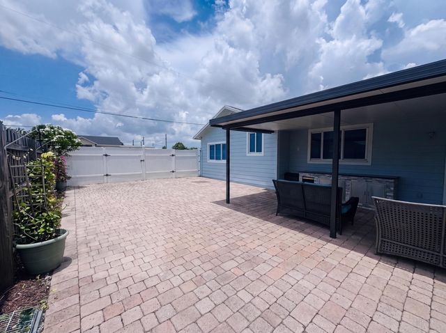 3718 COCONUT Road A, Palm Springs, FL 33461