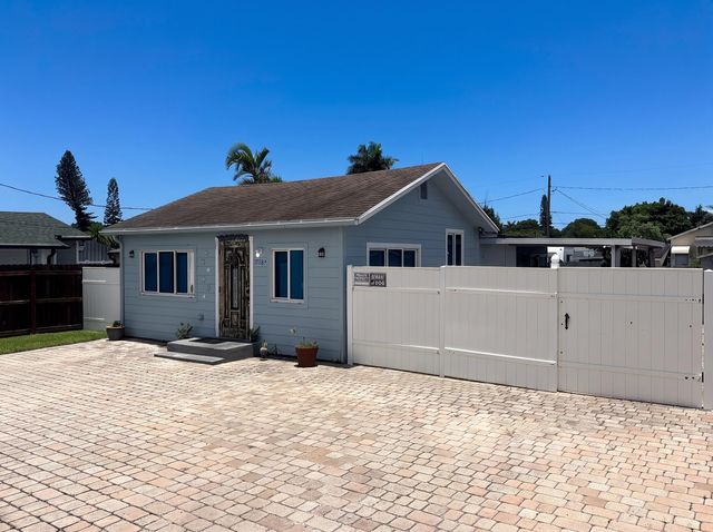 3718 COCONUT Road A, Palm Springs, FL 33461