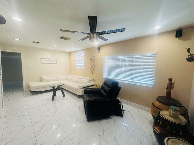 3718 COCONUT Road A, Palm Springs, FL 33461