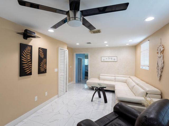 3718 COCONUT Road A, Palm Springs, FL 33461
