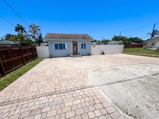 3718 COCONUT Road A, Palm Springs, FL 33461