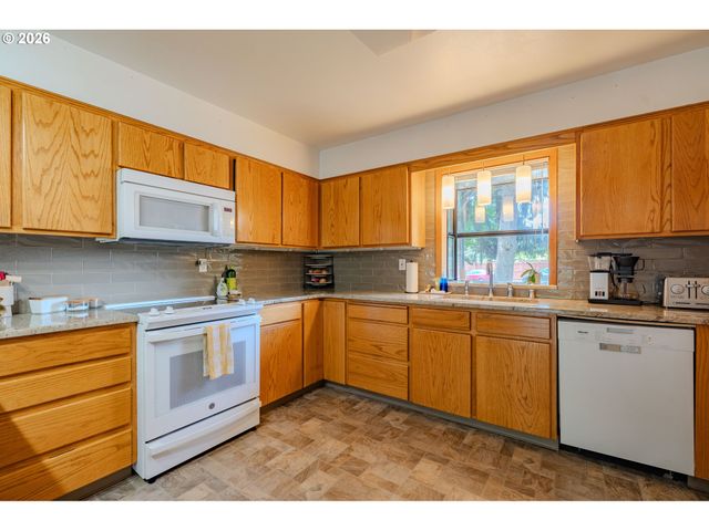 6210 Nw BERNIE Dr, Vancouver, WA 98663