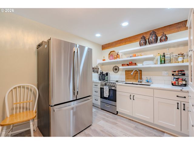 6210 Nw BERNIE Dr, Vancouver, WA 98663