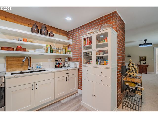 6210 Nw BERNIE Dr, Vancouver, WA 98663