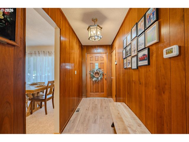 6210 Nw BERNIE Dr, Vancouver, WA 98663