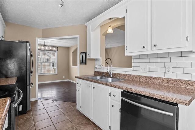 1613 Broad Cir, Clarksville, TN 37042