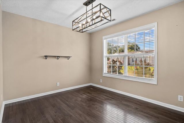 1613 Broad Cir, Clarksville, TN 37042