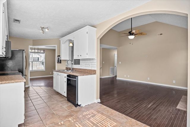 1613 Broad Cir, Clarksville, TN 37042