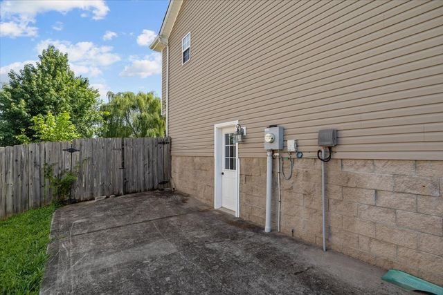 1613 Broad Cir, Clarksville, TN 37042