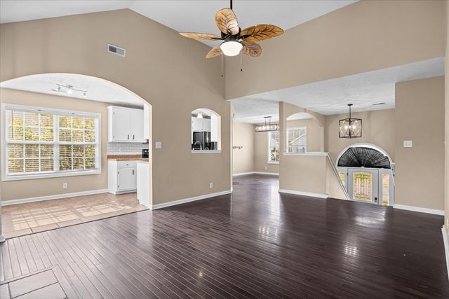 1613 Broad Cir, Clarksville, TN 37042