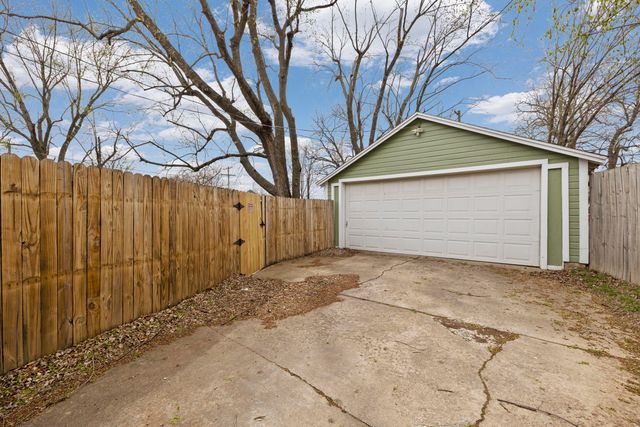 2111 N Rogers Avenue, Springfield, MO 65803