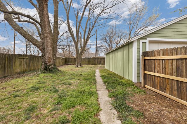 2111 N Rogers Avenue, Springfield, MO 65803