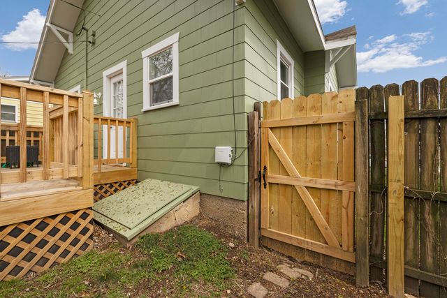 2111 N Rogers Avenue, Springfield, MO 65803