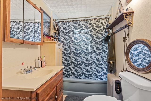 1101 W Taylor Drive, Sallisaw, OK 74955