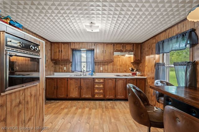 1101 W Taylor Drive, Sallisaw, OK 74955