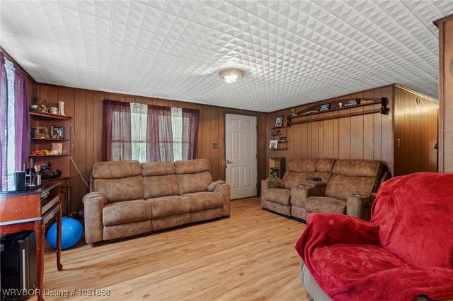 1101 W Taylor Drive, Sallisaw, OK 74955