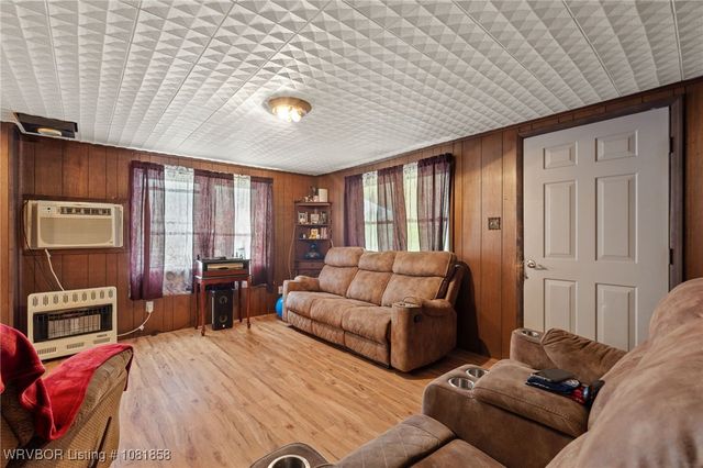 1101 W Taylor Drive, Sallisaw, OK 74955