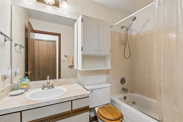 83 Midhurst Court 102A, Naperville, IL 60565