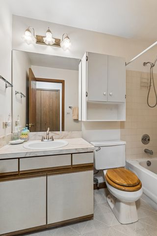 83 Midhurst Court 102A, Naperville, IL 60565