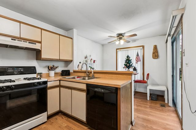 83 Midhurst Court 102A, Naperville, IL 60565