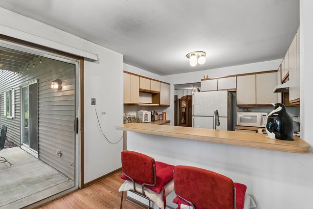 83 Midhurst Court 102A, Naperville, IL 60565