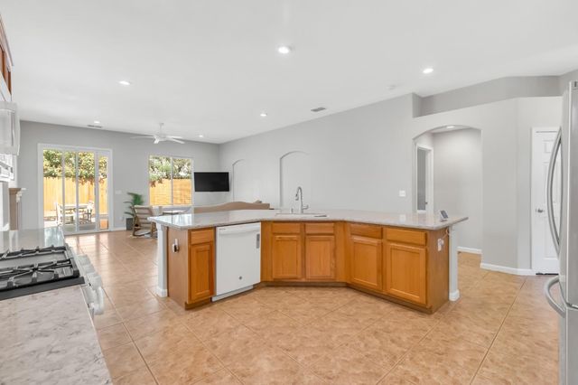 2330 Cashaw Way, Sacramento, CA 95834