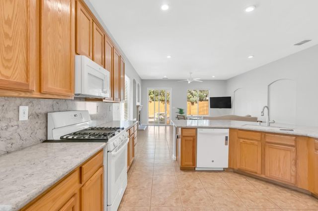 2330 Cashaw Way, Sacramento, CA 95834