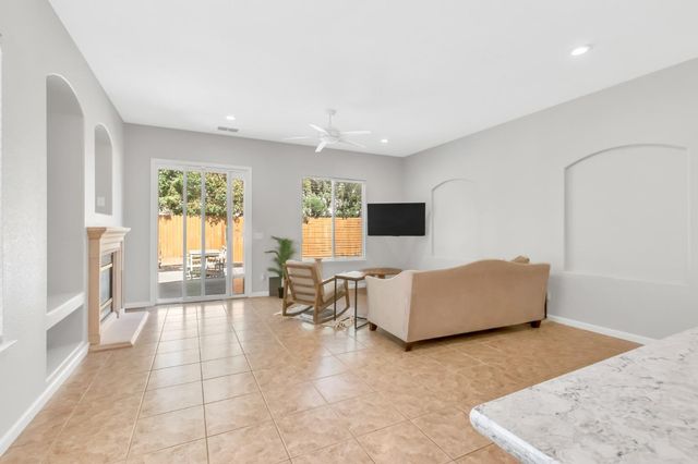 2330 Cashaw Way, Sacramento, CA 95834